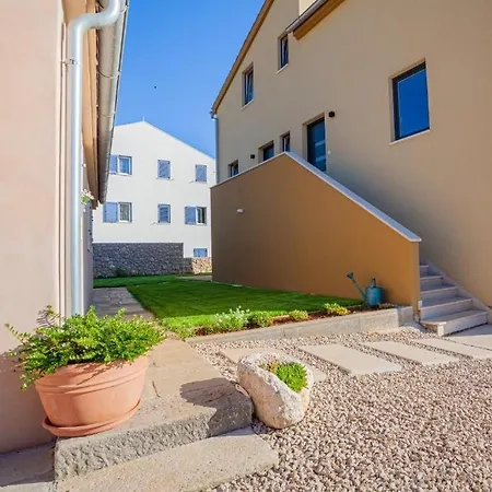 Apartment Leni *